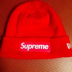 Like new authentic Supreme/New Era beanie